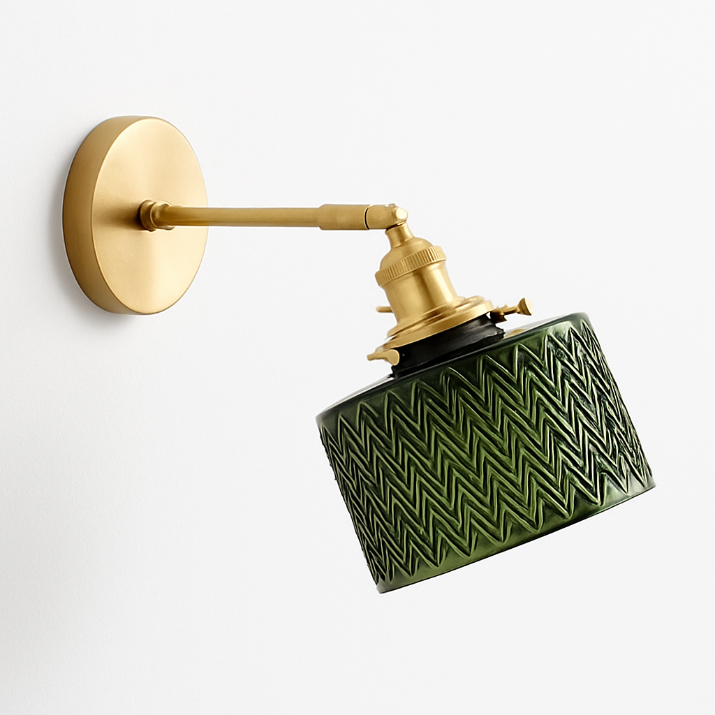 Design wandlamp met gouden LED en retro glazen kap