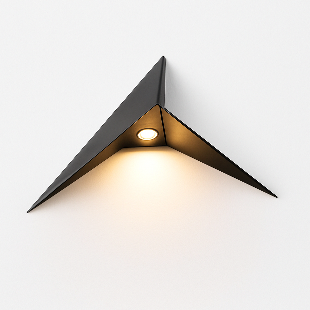 Design wandlamp met LED in metalen driehoek Loft