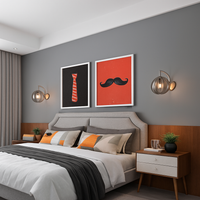 Gouden LED wandlamp met rookglazen bol Scone