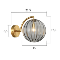 Gouden LED wandlamp met rookglazen bol Scone