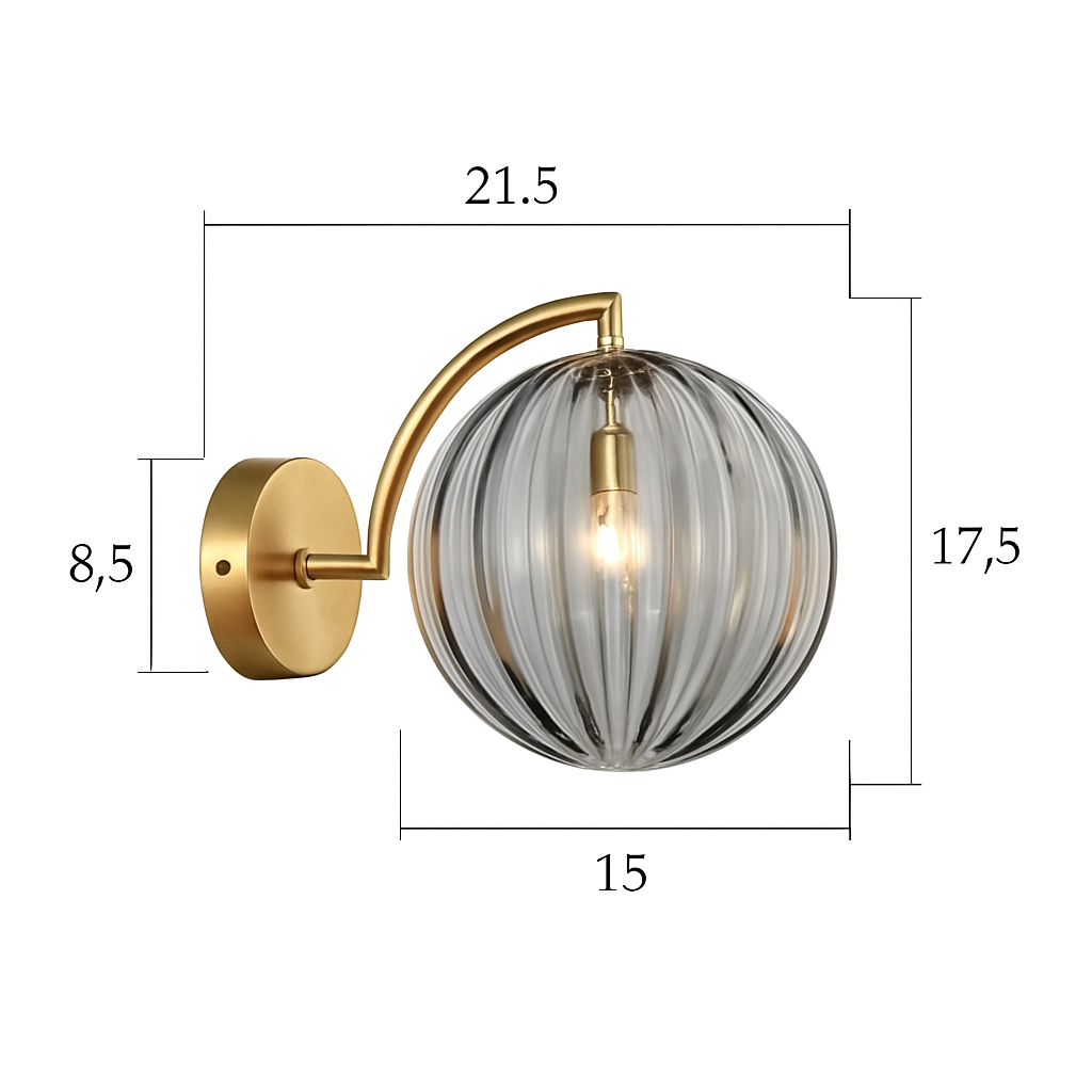 Gouden LED wandlamp met rookglazen bol Scone