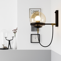 LED wandlamp van metaal en glazen bol