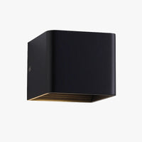 Moderne LED wandlamp met gekleurde metalen kubus