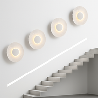 Moderne LED wandlamp in de vorm van een metalen zon Hasna