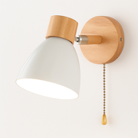 Noordse wandlamp van hout met schakelaar