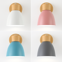 Noordse wandlamp van hout met schakelaar