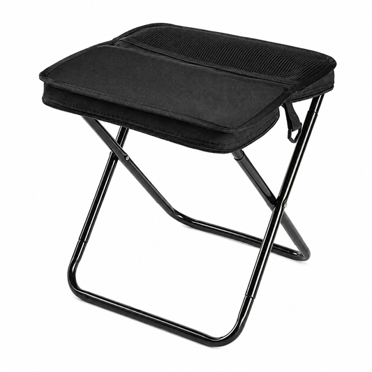 Campio compacte zwarte opvouwbare campingkruk met metalen frame en gevoerde stoffen zitting op witte achtergrond