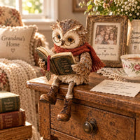 Decoratieve uilfiguur met bril, boek en sjaal. Gezellig cadeau voor boekenliefhebbers