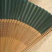 Handfaan van bamboesatijn