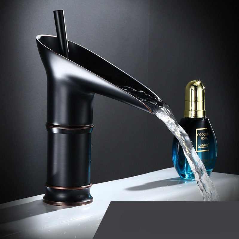 Waterval Wastafelmengkraan in Messing met Elegante Ontwerp voor Badkamer