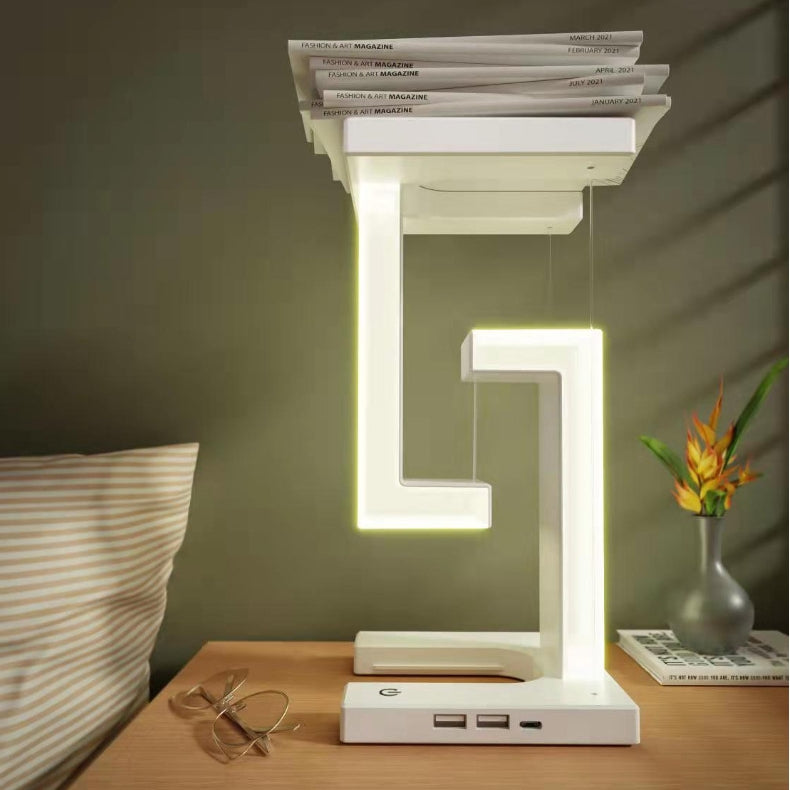 OpulentGlow Geometrische Draadloze Oplaadlamp | Een verfijnde lamp die naadloos hedendaags design combineert met geavanceerde draadloze oplaadefficiëntie.