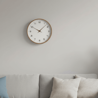 NordicTimber – Moderne Houten Wandklok van Massief Hout in Bruin & Crème