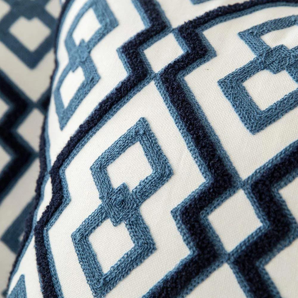 Auralithe - Blauw Geborduurd Sierkussen met Ornamentmotief