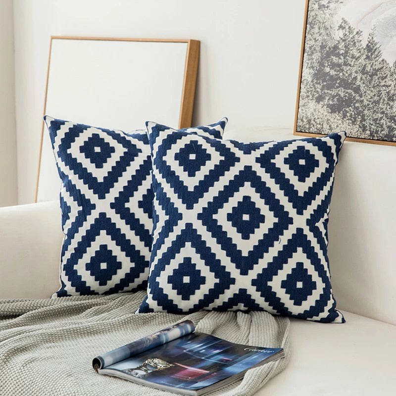 Auralithe - Blauw Geborduurd Sierkussen met Ornamentmotief