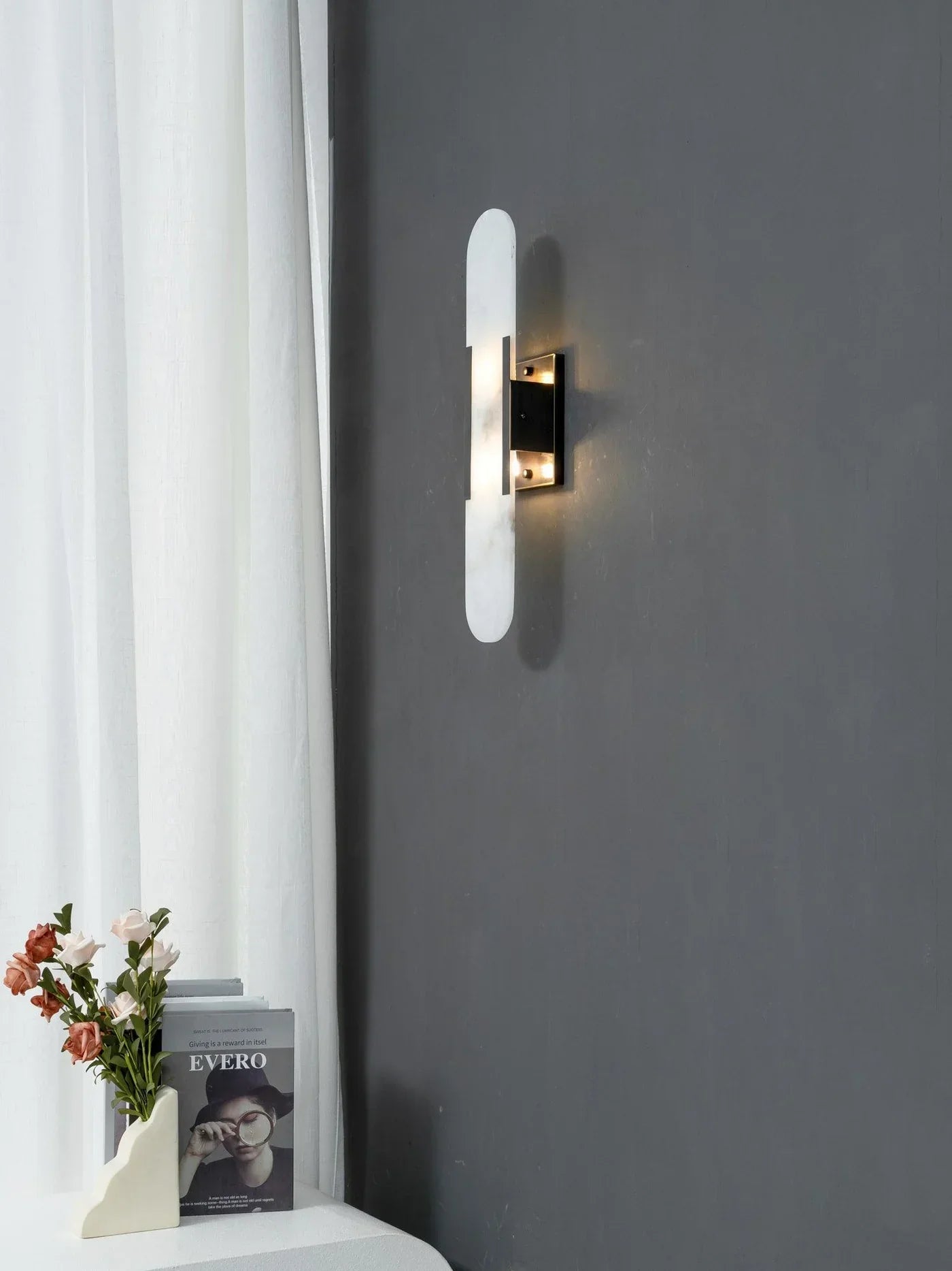 Moderne Wandlamp van Marmer met Gouden Details – Luxe Verlichting