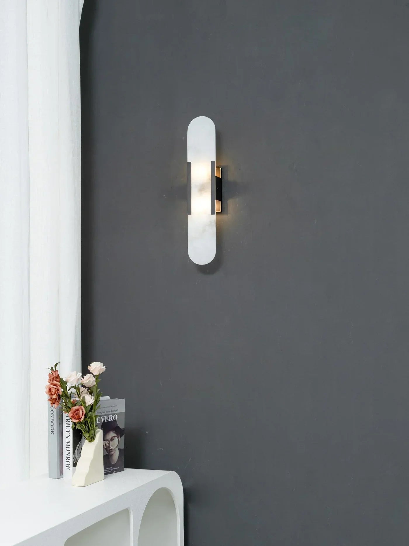 Moderne Wandlamp van Marmer met Gouden Details – Luxe Verlichting