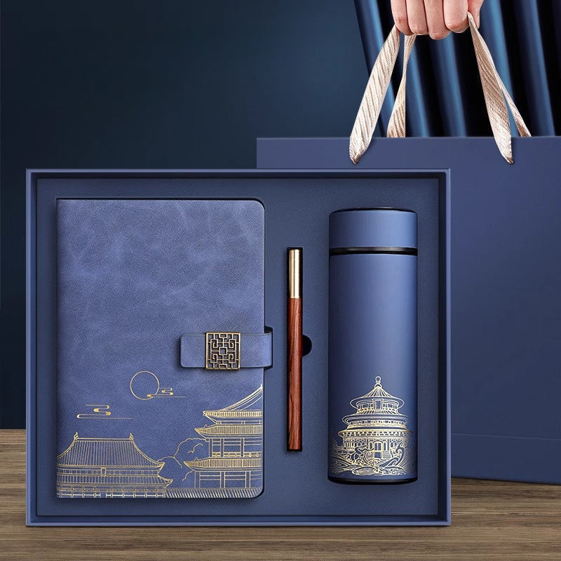 Exclusieve Cadeauset Verboden Stad – Notitieboek, Thermosfles en Pen in Luxe Doos