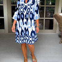 CharmDot | De jurk past zich moeiteloos aan elke gelegenheid aan en belichaamt veelzijdigheid en stijl