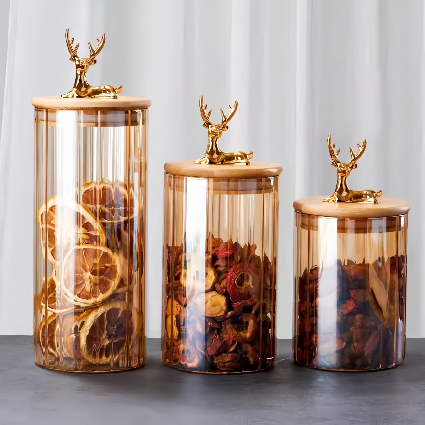 Elowen Stag Amber Afwerking Glazen Potten Set Van Drie Met Gouden Deksel