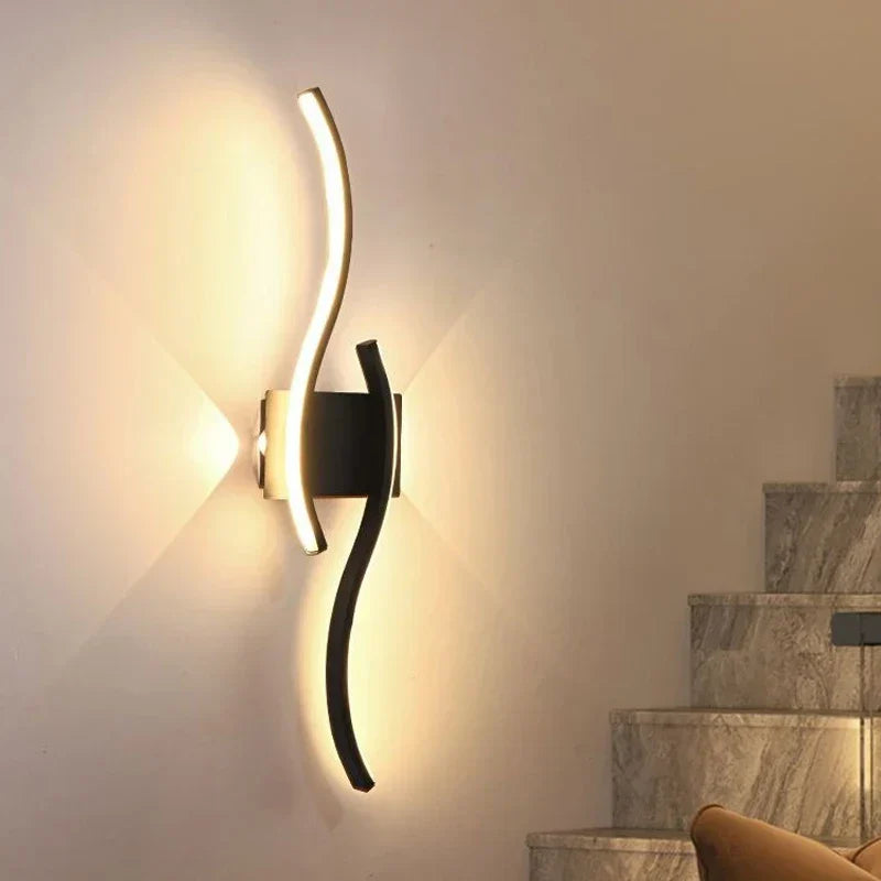Moderne LED Wandlamp – Golvend Design, Minimalistische Stijl | Brehn