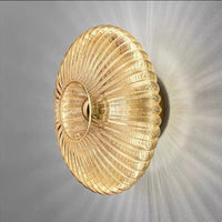 AuraFlow – Moderne glazen wandlamp met golvende lampenkap