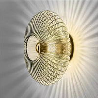 AuraFlow – Moderne glazen wandlamp met golvende lampenkap