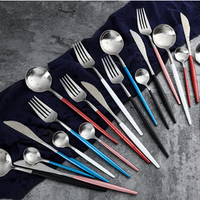 LUXUEUS RVS-24-DELIGEN GOUDE-ZILVER BESTECKSET