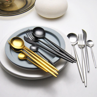 LUXUEUS RVS-24-DELIGEN GOUDE-ZILVER BESTECKSET
