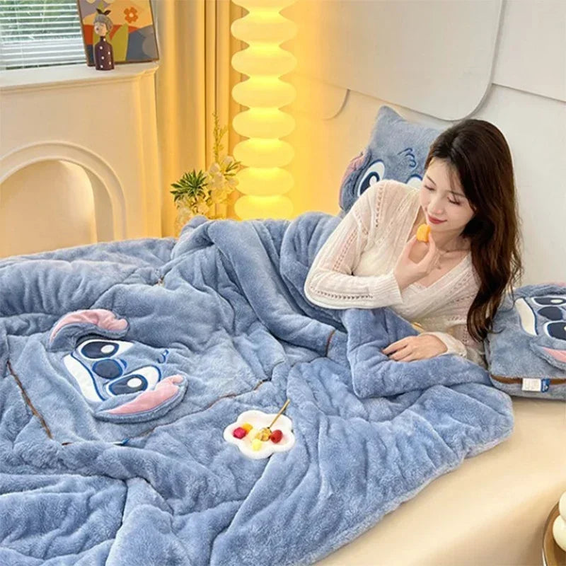 CozyNest – Deken met Kussen 2-in-1 Plucheontwerp – voor Thuis & Reizen