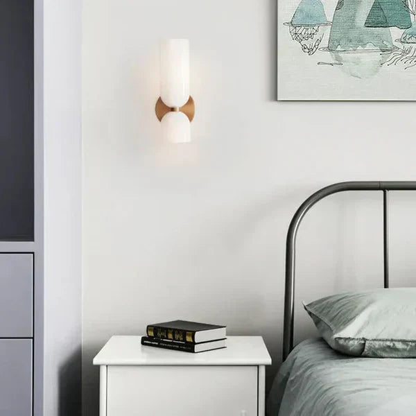 Elegante wandlamp met rookglas en gouden afwerking – dubbele lichtbron