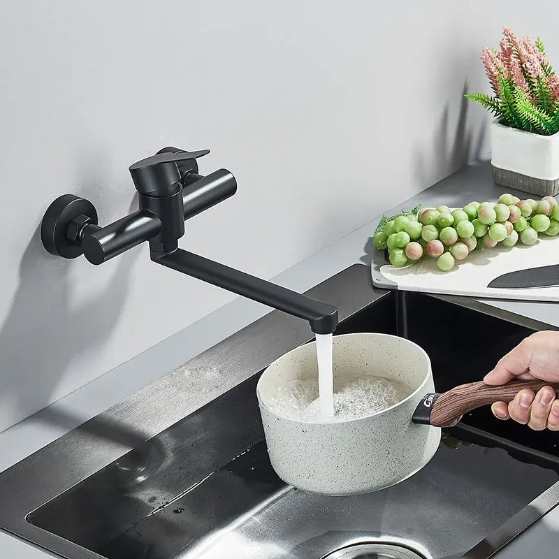 FlexiTap – Wandkraan met 360° draaibare uitloop en dubbele hendel voor de controle van warm en koud water