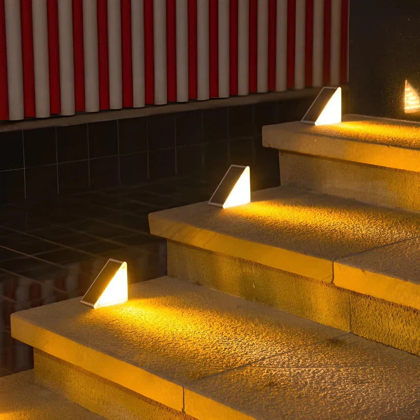 Set van zonne-LED-lampen voor het verlichten van trappen en tuinen