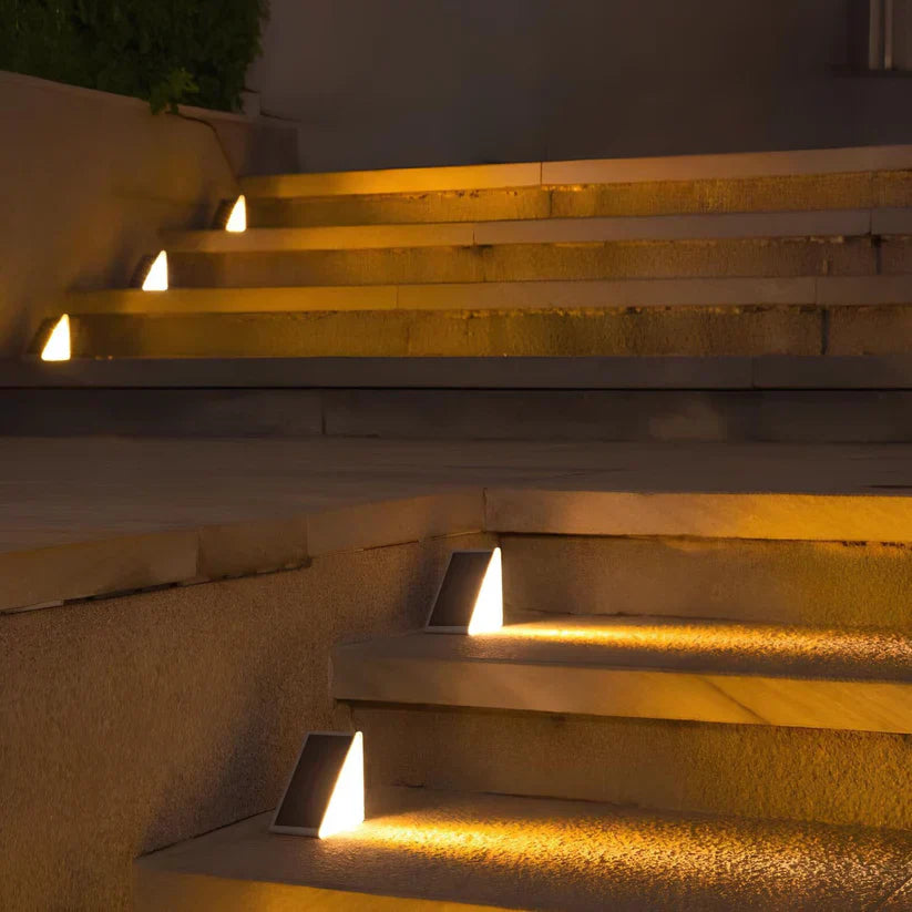 Set van zonne-LED-lampen voor het verlichten van trappen en tuinen