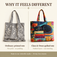 Zwarte kat met boeken en kopjes gewatteerde quilted tote bag