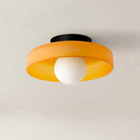 Moderne plafondlamp van glas met een minimalistisch ontwerp