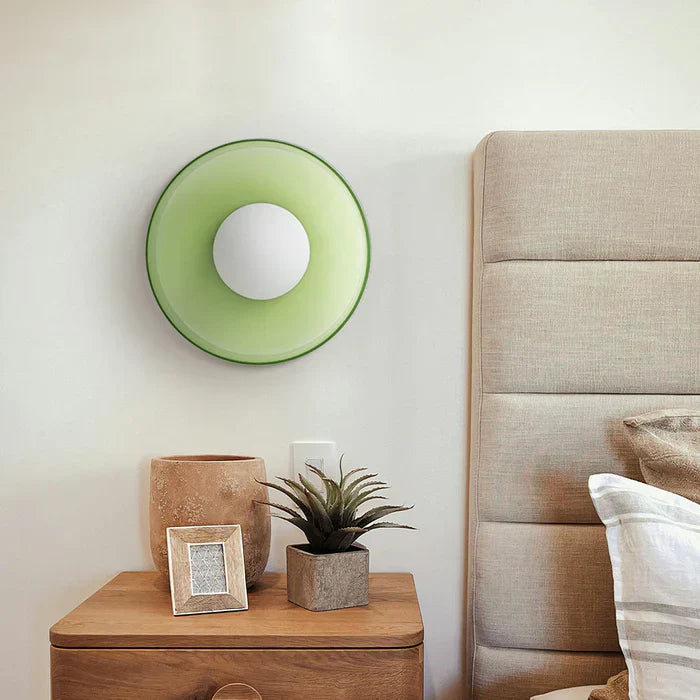 Moderne plafondlamp van glas met een minimalistisch ontwerp