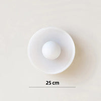 Moderne plafondlamp van glas met een minimalistisch ontwerp