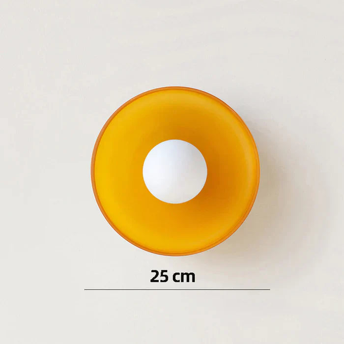 Moderne plafondlamp van glas met een minimalistisch ontwerp