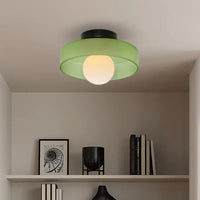 Moderne plafondlamp van glas met een minimalistisch ontwerp