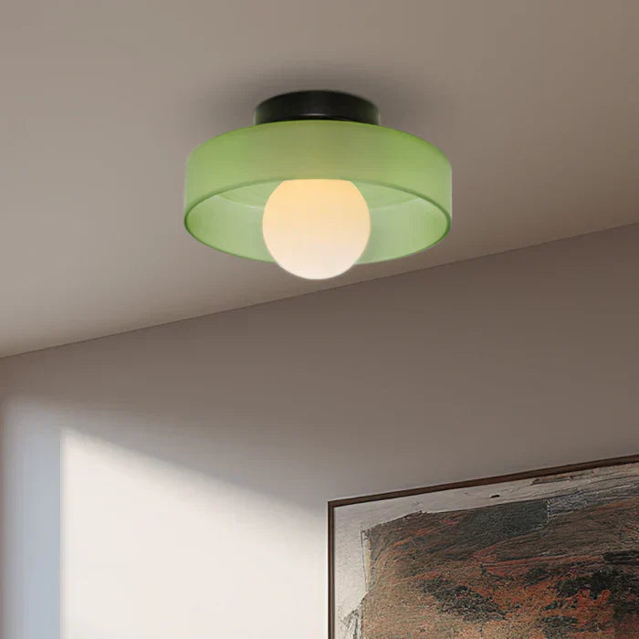 Moderne plafondlamp van glas met een minimalistisch ontwerp