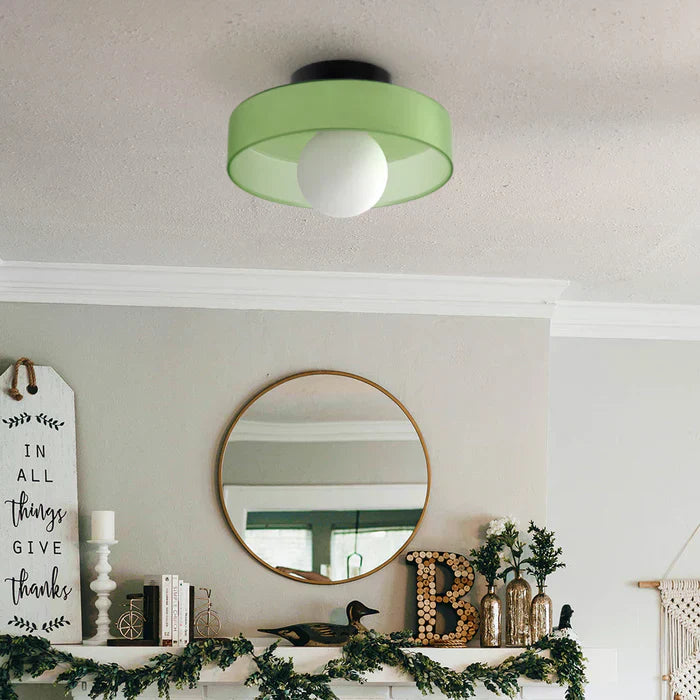 Moderne plafondlamp van glas met een minimalistisch ontwerp