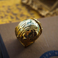 Gouden Vleugel Orb Ringdoos – Luxe Verplaatsbare Sieradenbox