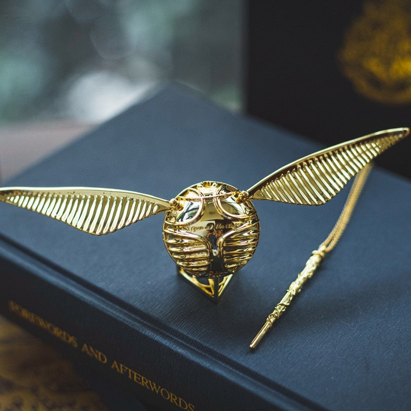 Gouden Vleugel Orb Ringdoos – Luxe Verplaatsbare Sieradenbox