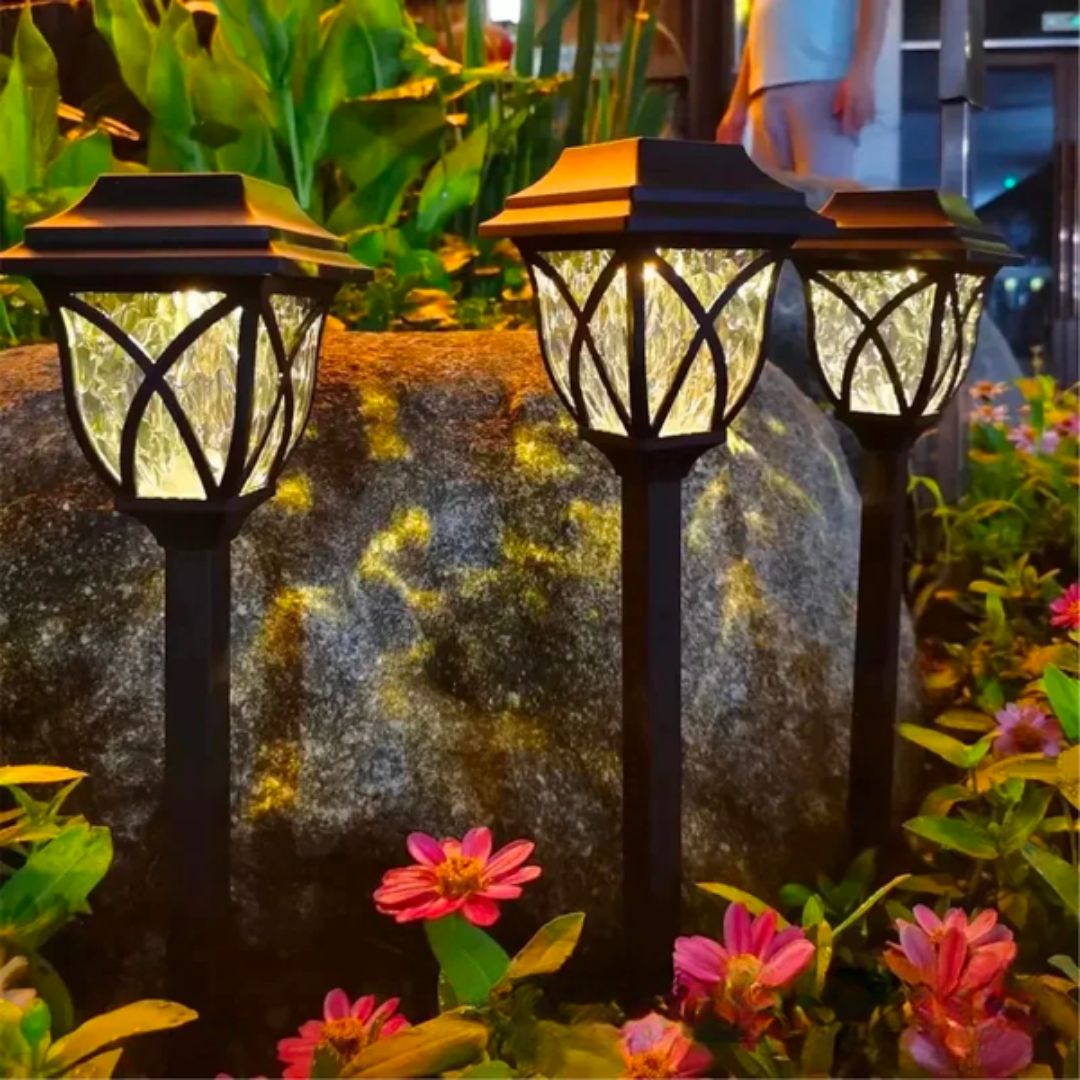 Zonne-energie Tuinlampen met Lantaarnontwerp voor Stijlvolle en Duurzame Buitenverlichting
