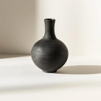 Noirva – Minimalistische Keramieken in Zwart