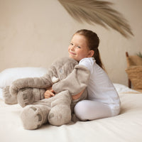 PlushElephant Knuffelkussen – Superzacht & Comfortabel voor Baby’s en Kinderen