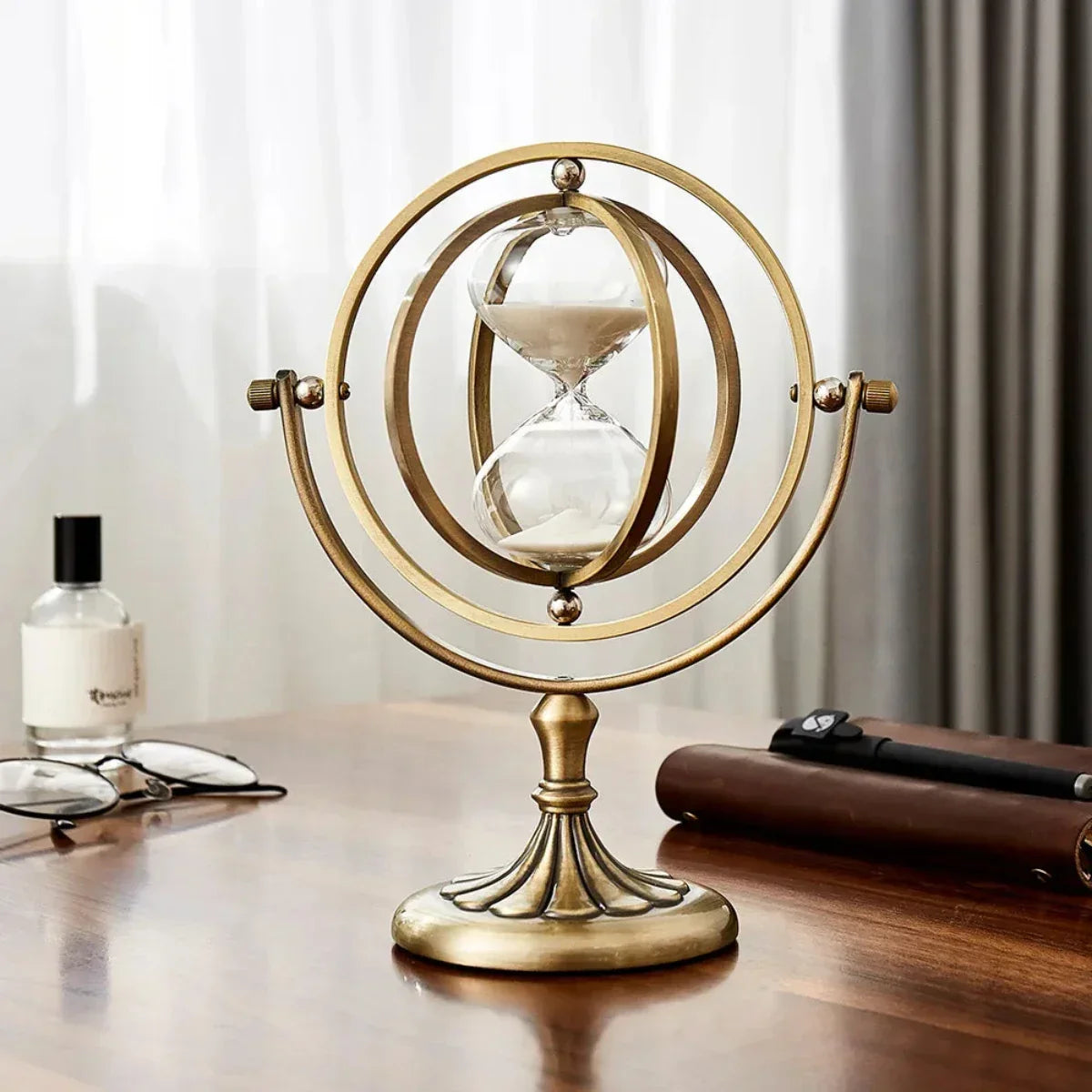 Luxe Zandloper met Elegante Metalen Frame