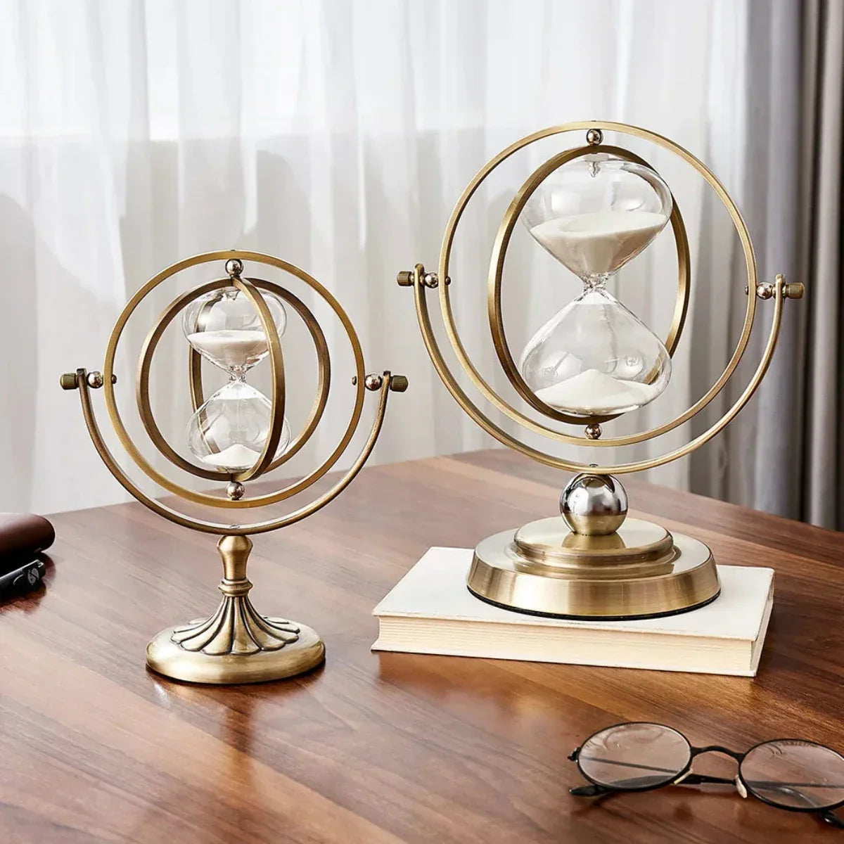 Luxe Zandloper met Elegante Metalen Frame