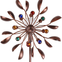 Zonne-energie aangedreven windspinner in glazen bol
