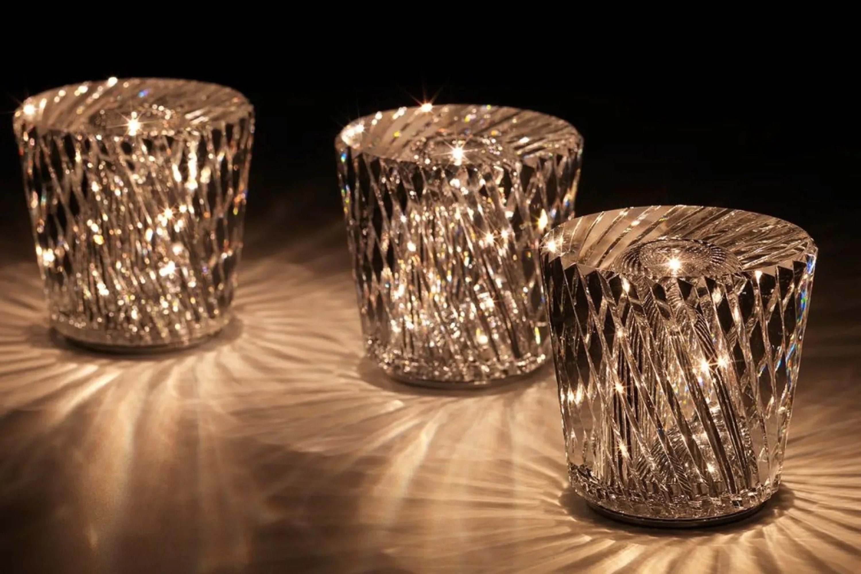 Kristallen Tafellamp VÉLORIA | Diamantoptiek & 360° Lichtspel | Draadloos & Oplaadbaar via USB | Tot 12 uur Lichtduur